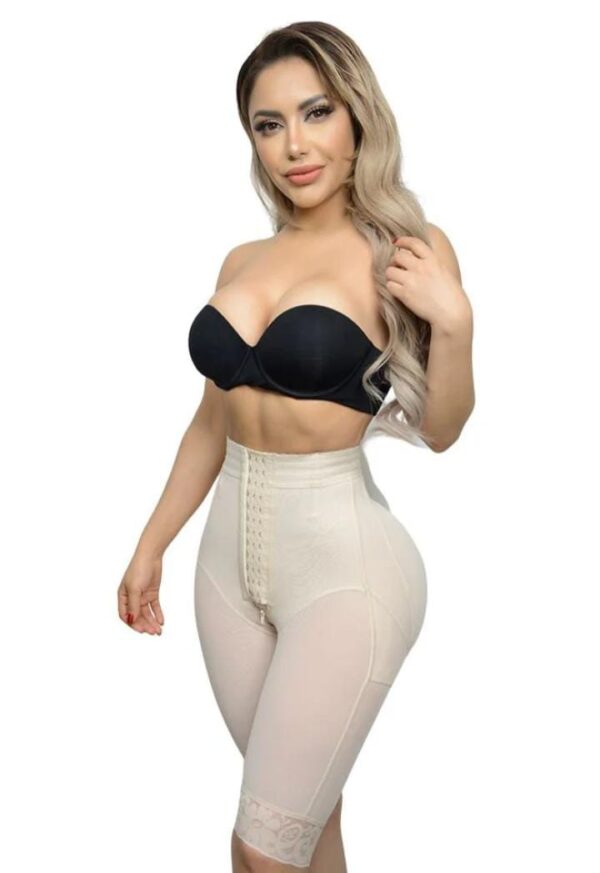 SHORT PUSH UP DE PIERNA LARGA SILUETA RELOJ DE ARENA DOBLE TALLA CON REALCE BOOTYLICIOUS